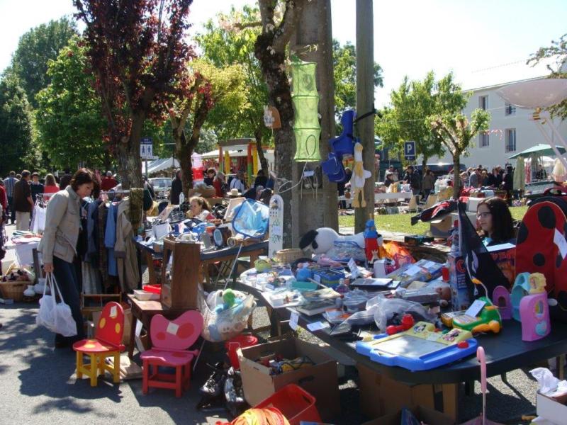 PUCES SORGEAISES organisées par Sorges Loisirs